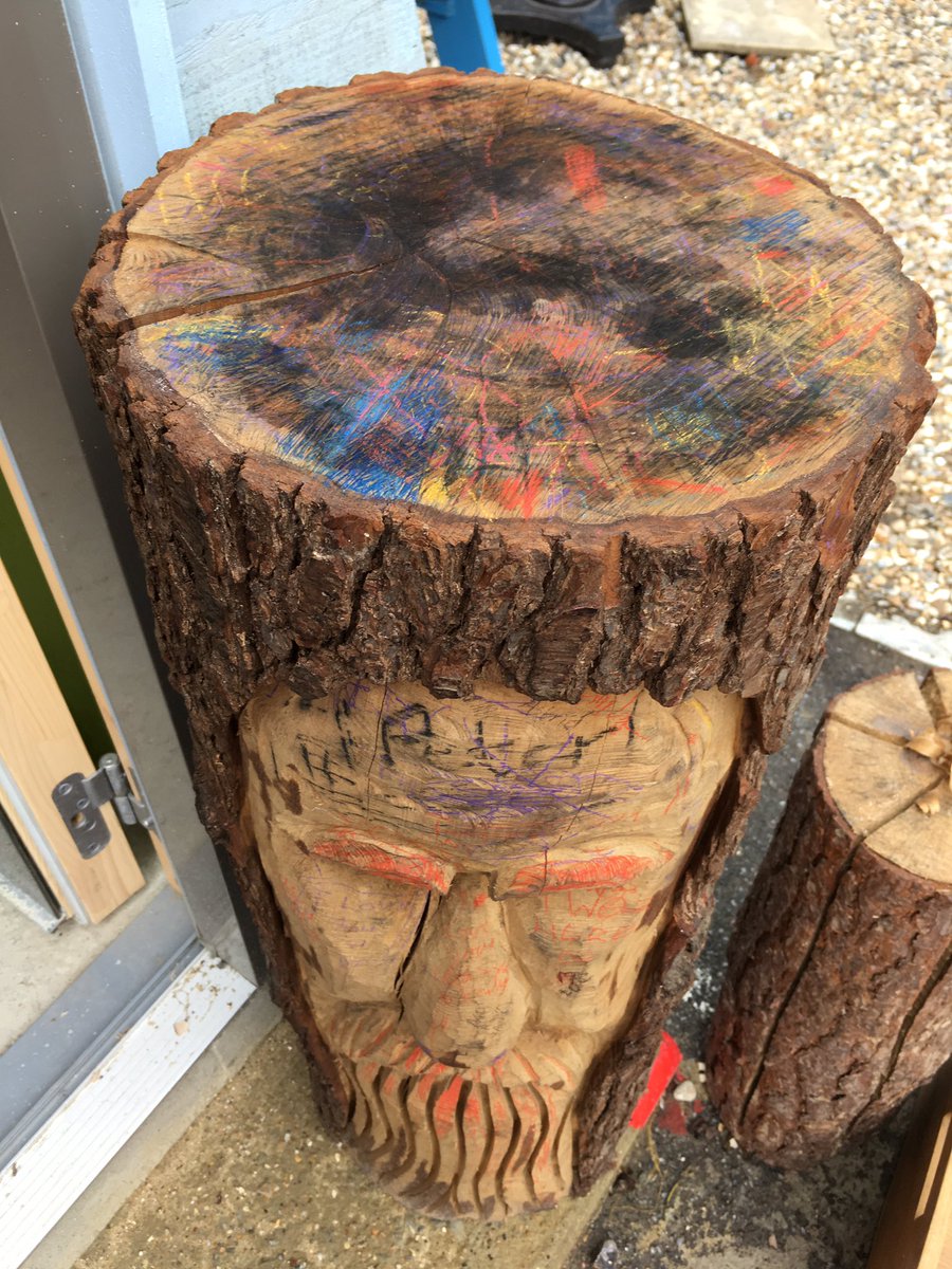 The old man in <a href="/bluehouseyard/">Blue House Yard</a> is a chainsaw carving by @norseycrafts with colour added by the children of Wood Green during @BHYnightmarket