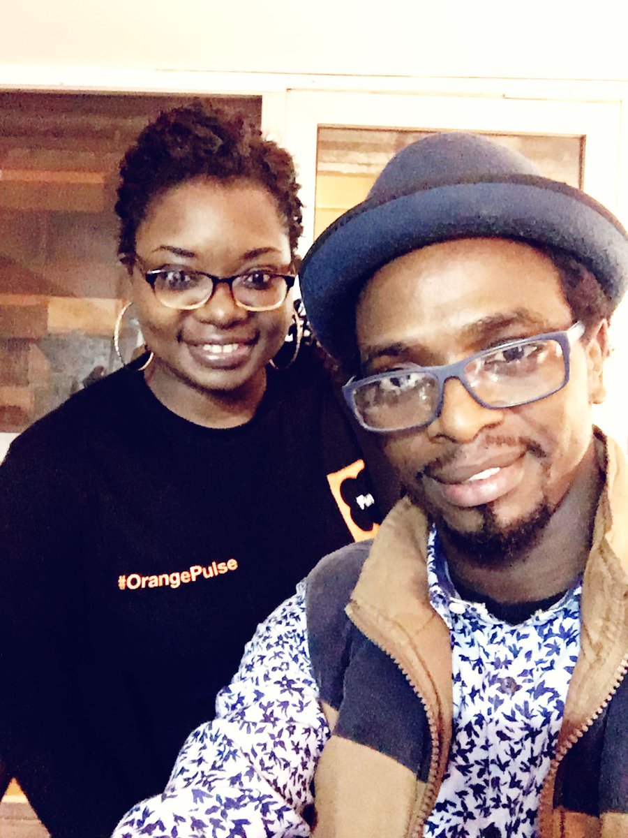 CresyCard's tweet photo. [ #SnuggUp ] Un vendredi #selfie au @RootCafe_ lors de la rencontre #Snuggig . The smiles on these pictures can tell you all 😊☺. 
#Meetup https://t.co/JKRA7KQ6wV