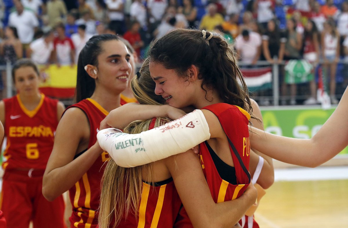 COE_es's tweet photo. Termina #Gyor2017, un #EYOF MEMORABLE para el equipo español. Revívelo a través de las mejores imágenes 📷📸📷📸📷📸📷📸  👉 https://t.co/Fk81ZmSsN0 https://t.co/CEHSXYgL7M