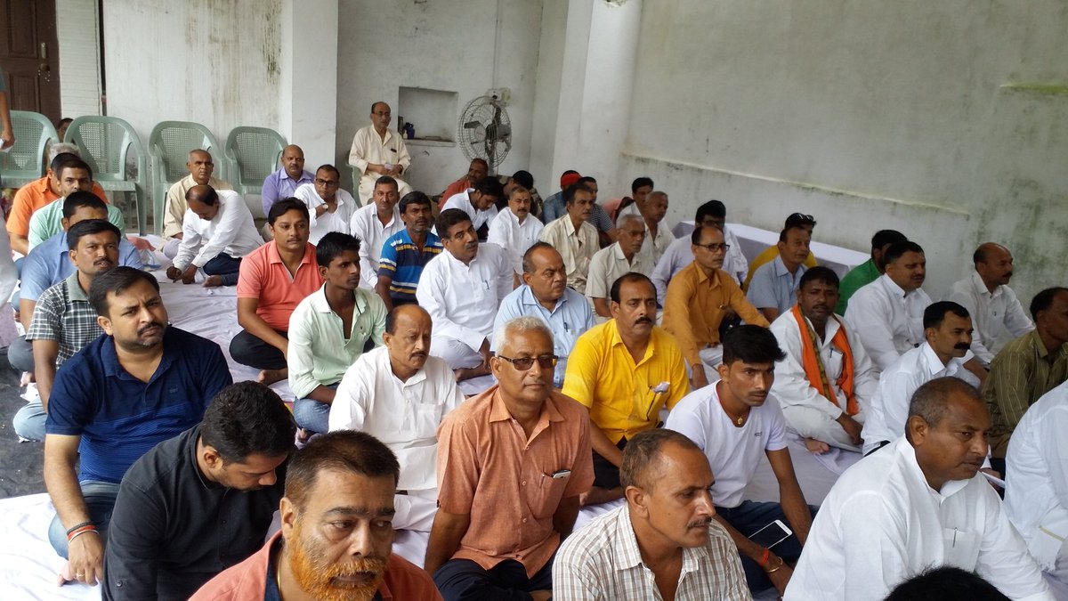 हमारे आवास सिंह कोठी औरंगाबाद बिहार पर राष्ट्रीय स्वयंसेवक संघ अरुणनगर का गुरुदक्षिणा कार्यक्रम का आयोजन हुआ ।