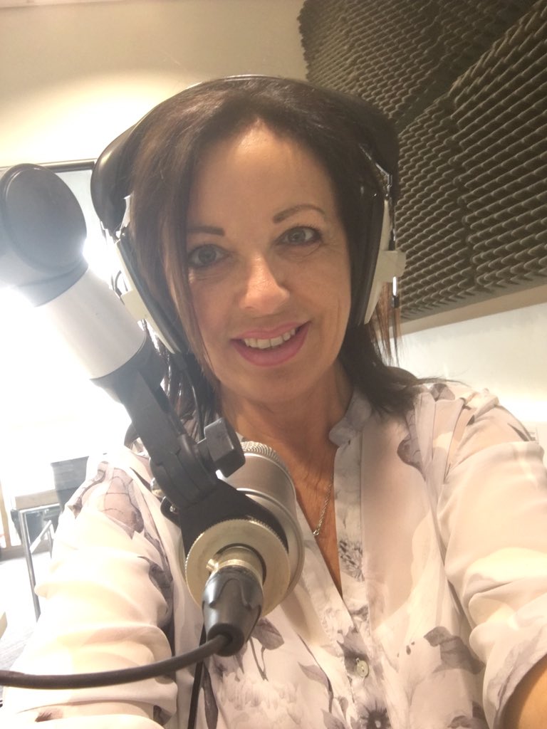 JannieBroadcast's tweet photo. Who's with me today @CalonFM #ClassicalSounds4U https://t.co/MEnzun9Xhz