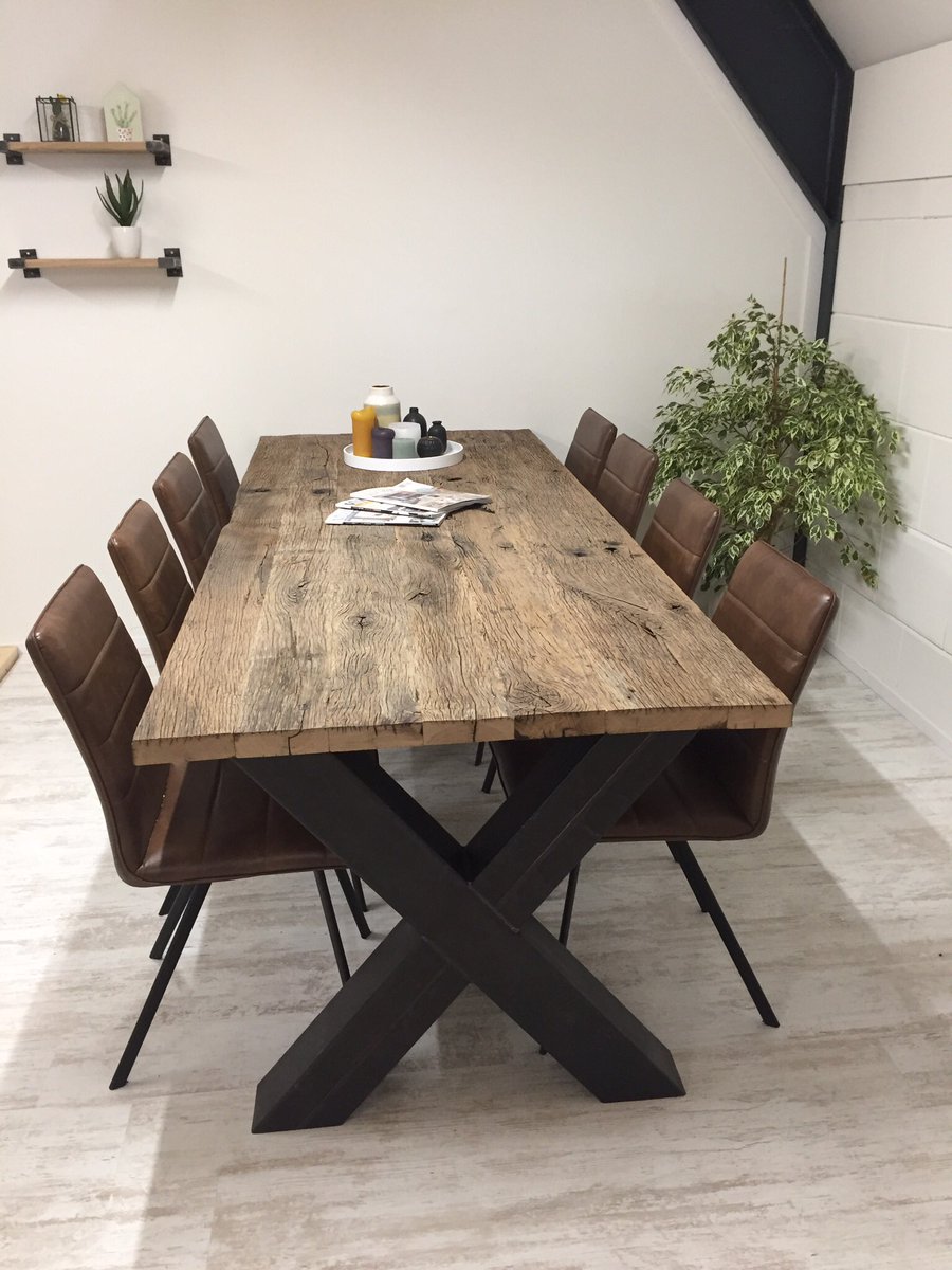 Mooie tafel gemaakt van wagondelen uit Oostenrijk! #barnwood