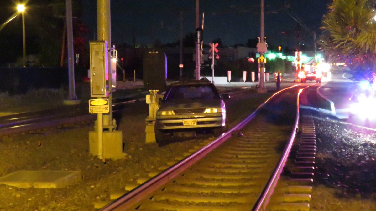 SLCScanner's tweet photo. @RideUTA 1300 S #Ballpark This happens all the time in this very same place. Lucky it wasn't Monday morning commute. #PossibleDUI https://t.co/hB4pxmoxJB
