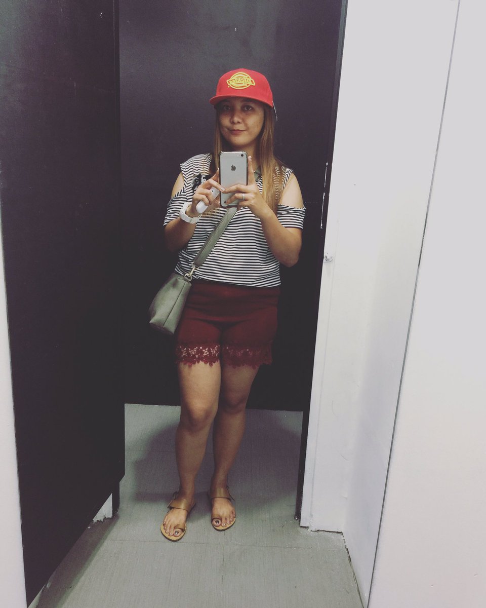 KrisAnn0318's tweet photo. So inlove lol 😂 #mirrormirror https://t.co/GsvGdqFewT