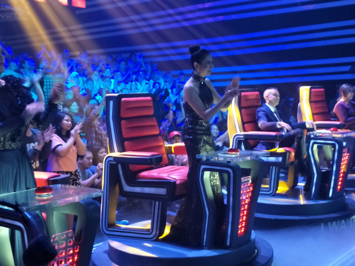 _TheVoiceKidsPH's tweet photo. Sobrang naging proud si Coach Sarah kay Jona! #VoiceTeensChampion https://t.co/UppcWLaj86