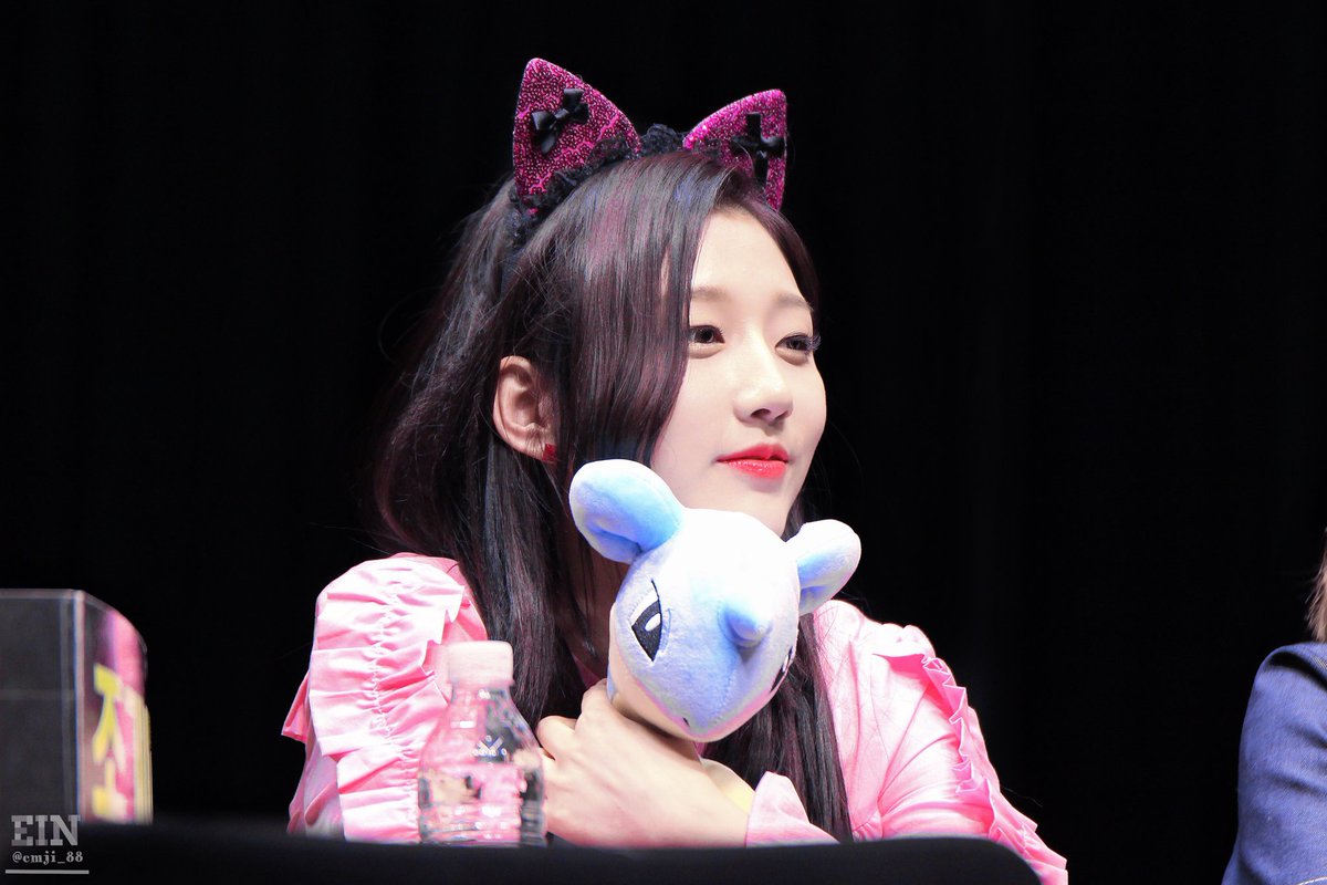 [PICS] 170304 #러블리즈 #Lovelyz #Yein at Suwon Fansign

cr: cmji_88