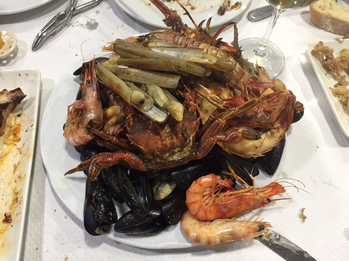 AJTorresReg's tweet photo. Cenita 👪❤️#bodegueta @todopeniscola https://t.co/m1vqL8irYX