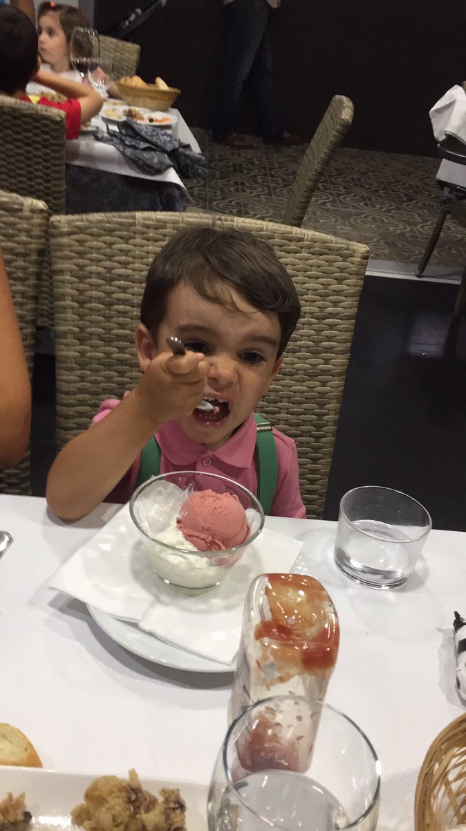 AJTorresReg's tweet photo. Cenita 👪❤️#bodegueta @todopeniscola https://t.co/m1vqL8irYX