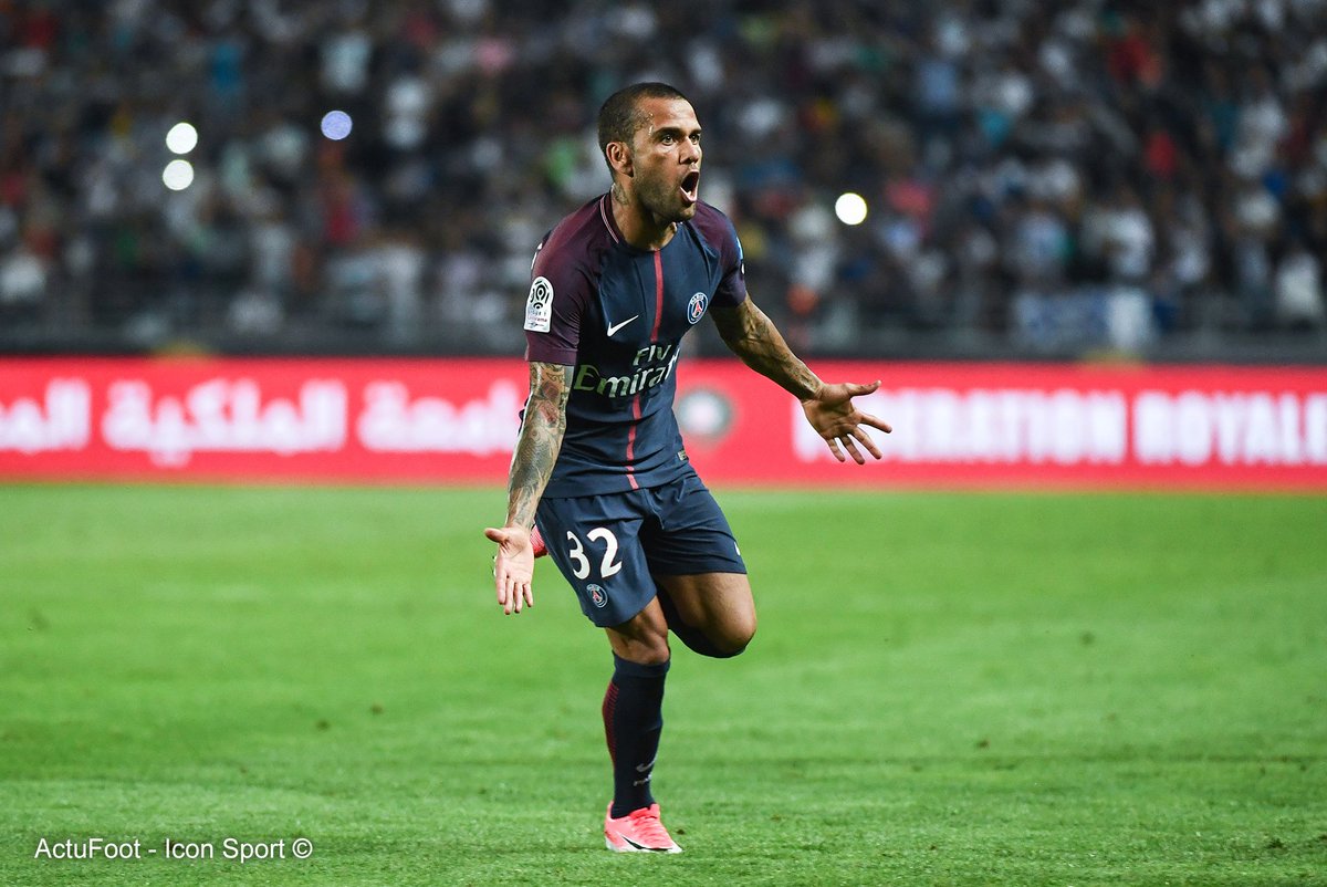 ActuFoot_'s tweet photo. Pastore : "On aurait dit que Dani Alves jouait avec nous depuis longtemps. Il est facilement entré dans le groupe." https://t.co/9X1UZVLfCI