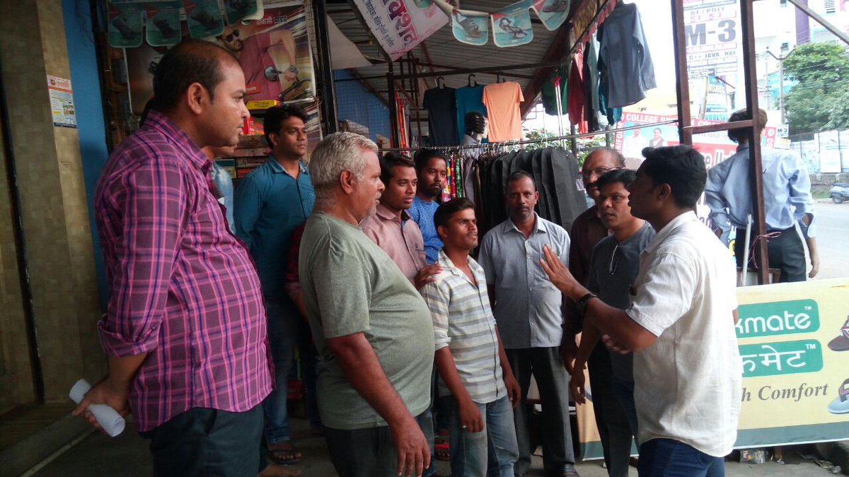 Meeting of shopkeepers  at srpf gate area for security awareness by MIDC police station staff
