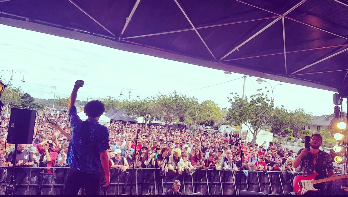 bigMcounty's tweet photo. Very proud to be part of #binicfestival.
Very happy to meet a lot of old and new friends. Love you all! #BeastRecords @hotpantstouring https://t.co/q7xMeR2rAx