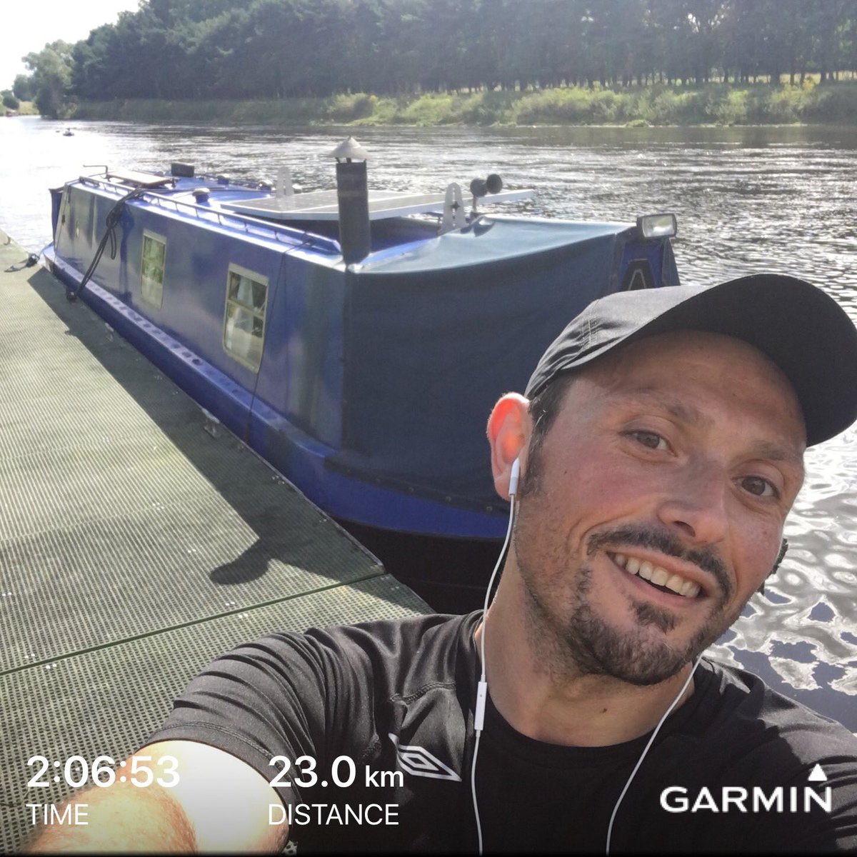 TGibiino's tweet photo. Peaceful #SundayRunDay. Casual 23km run around the hood, up to #CranfleetLock. #Uponeaglewings #earthathon Now cooking lunch for parents. https://t.co/mPOW7HUhUO