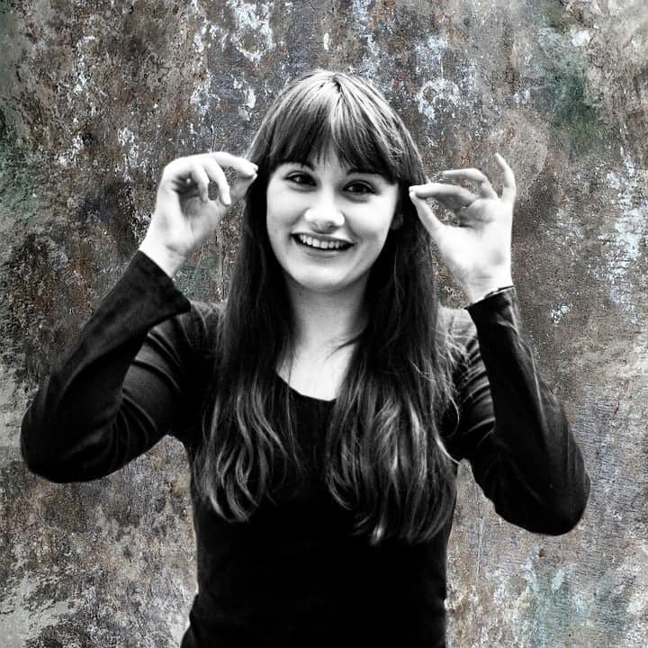 SpoilersVL's tweet photo. Focus sur notre comédienne Victoire : https://t.co/3G9Wm89GFc
#VersionsLongues #Impro #Improvisation #Théâtre #Spectacle #LongForm #theatre https://t.co/n4YJ0a2Ei8