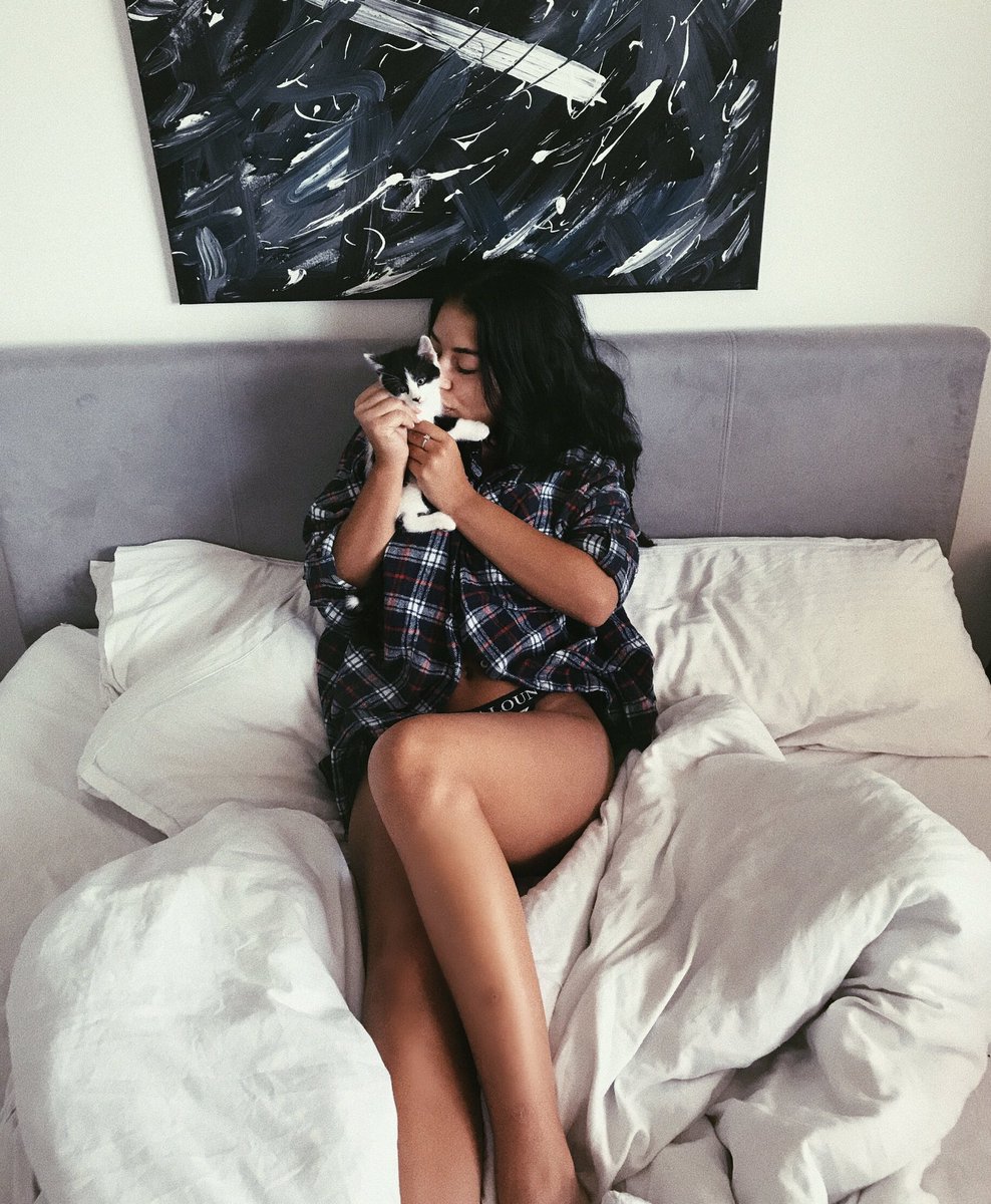 Sunday snugs with my little girl! In my faves -> <a href="/AmourLDN/">Amour LDN</a> / <a href="/loungeunderwear/">Lounge</a> 💭🐾☕️ #amourldn #loungeunderwear
