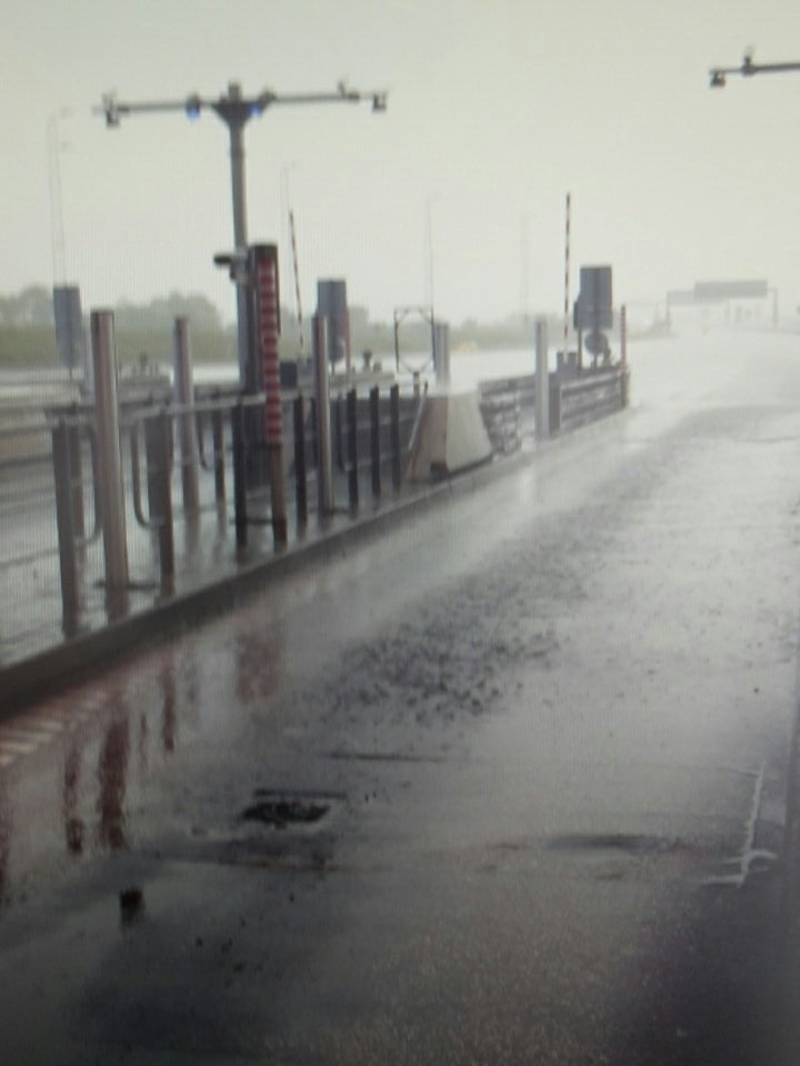 Jensvedbroen's tweet image. Massere af regn, lyn og torden, som driller på årets næststørste hjemrejsedag. Det er overstået nu, men kør forsigtigt. #paspå @sbaelt