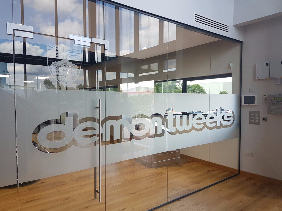 SignworldGroup's tweet image. It was a pleasure installing these frosted graphics for @Demon_Tweeks at their offices in Wrexham #frosting #graphics #signage #vinyl