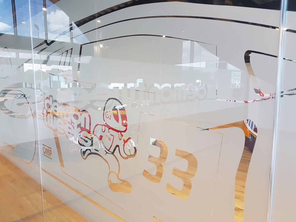 SignworldGroup's tweet image. It was a pleasure installing these frosted graphics for @Demon_Tweeks at their offices in Wrexham #frosting #graphics #signage #vinyl