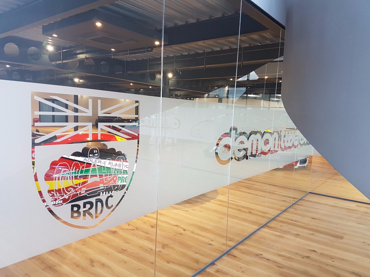 SignworldGroup's tweet image. It was a pleasure installing these frosted graphics for @Demon_Tweeks at their offices in Wrexham #frosting #graphics #signage #vinyl