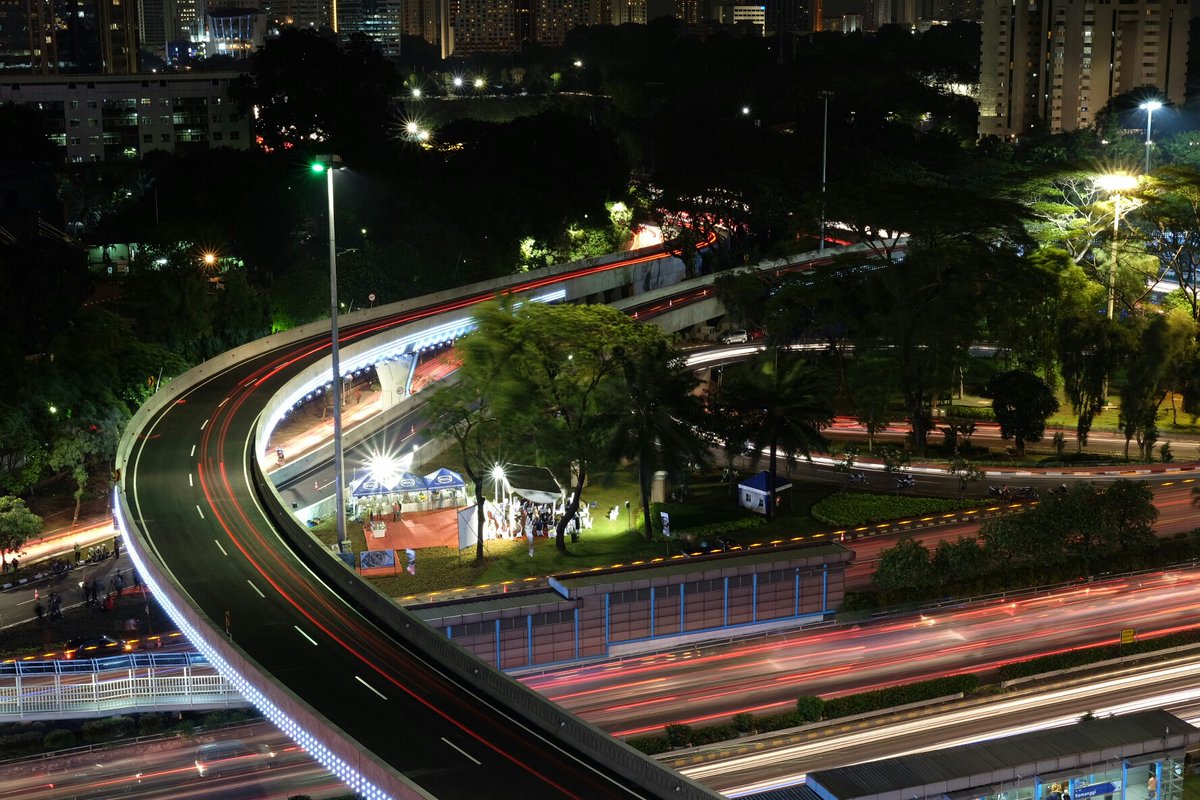 TMCPoldaMetro's tweet photo. 21:08 Malam ini sedang dilaksanakan kegiatan open traffic Simpang Susun Semanggi. @adhi_skywalker https://t.co/90QL49pftg