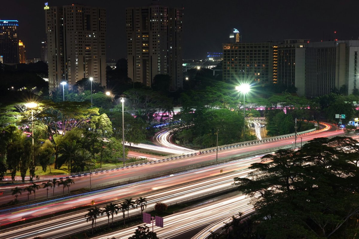 TMCPoldaMetro's tweet photo. 21:08 Malam ini sedang dilaksanakan kegiatan open traffic Simpang Susun Semanggi. @adhi_skywalker https://t.co/90QL49pftg