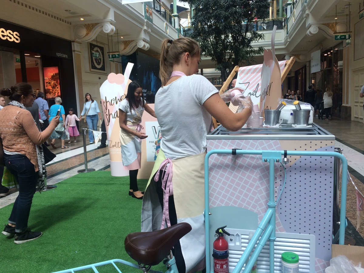 Ali3iaa_'s tweet photo. @zoella we found the pop up shop in the Trafford centre :)) #JellyAndGelato https://t.co/nYtFYYEfYE