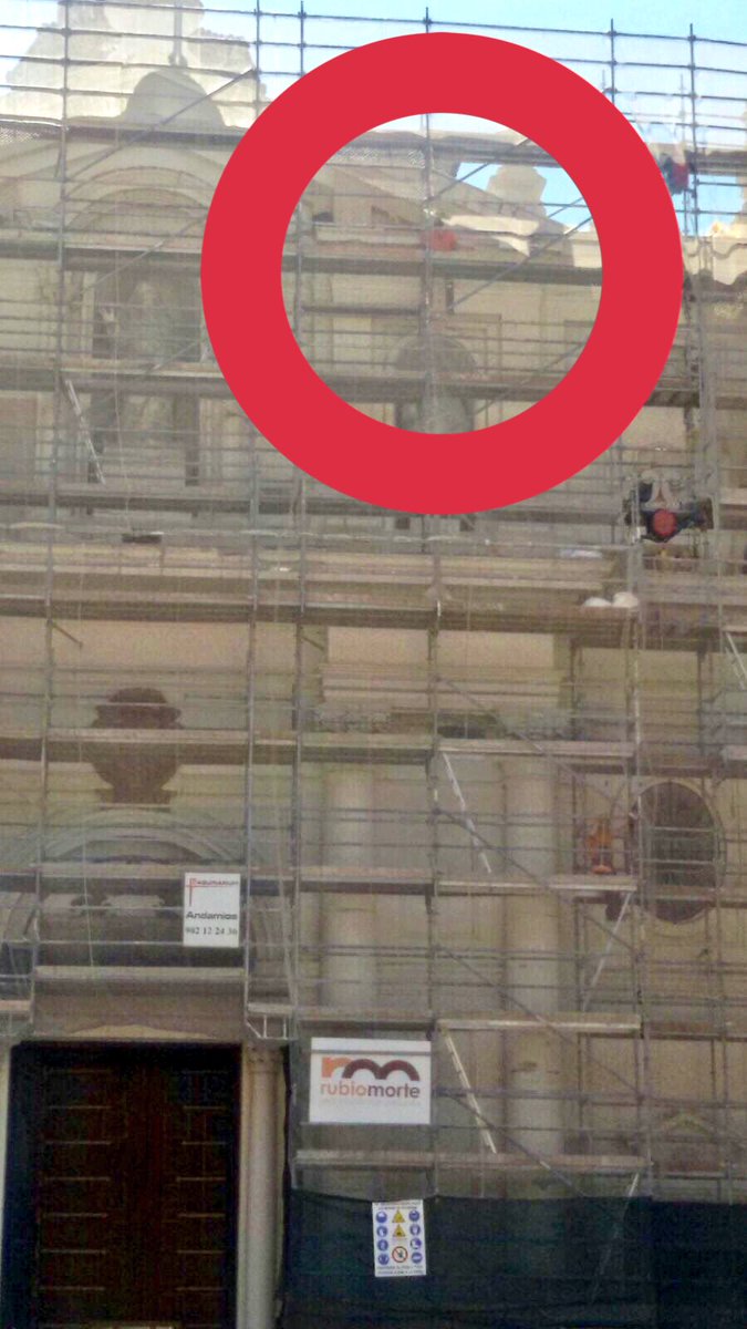 EstoNoEsPRL's tweet photo. Esta mañana a más de 12 metros de altura. Fachada de la catedral de la Seo de Zaragoza. #estonoesprevencion #estonoesPRL @zaragoza_es https://t.co/3riYXNOeip
