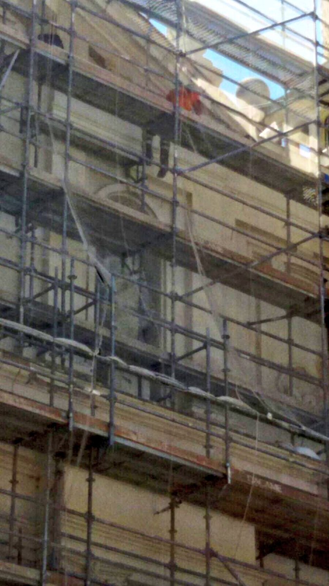 EstoNoEsPRL's tweet photo. Esta mañana a más de 12 metros de altura. Fachada de la catedral de la Seo de Zaragoza. #estonoesprevencion #estonoesPRL @zaragoza_es https://t.co/3riYXNOeip