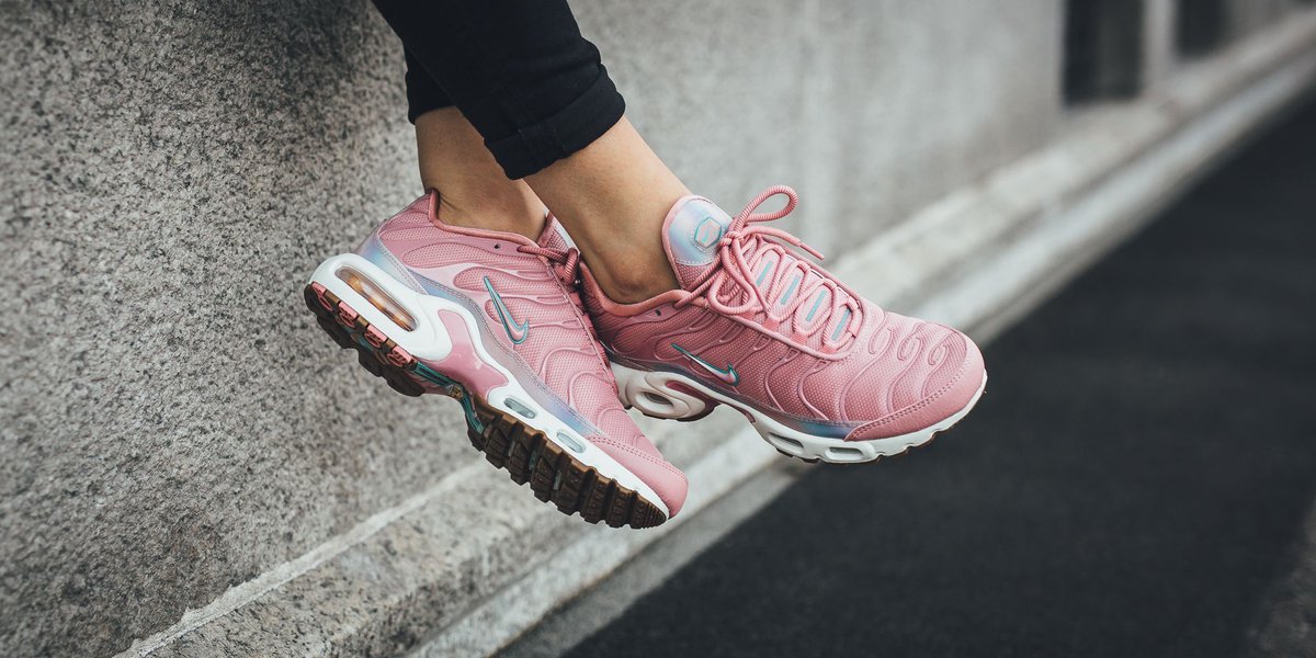 nike air max plus se red stardust