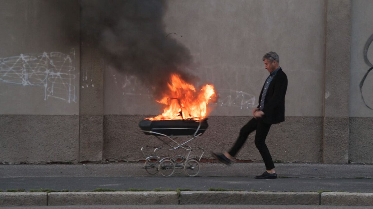 BONDFilm's tweet photo. Looking forward to tonights screenings of #mauriziocattelan 
Locations: https://t.co/w0vC6OSAXN Trailer: https://t.co/QyXNpIKRZO https://t.co/aMR8iigJEp