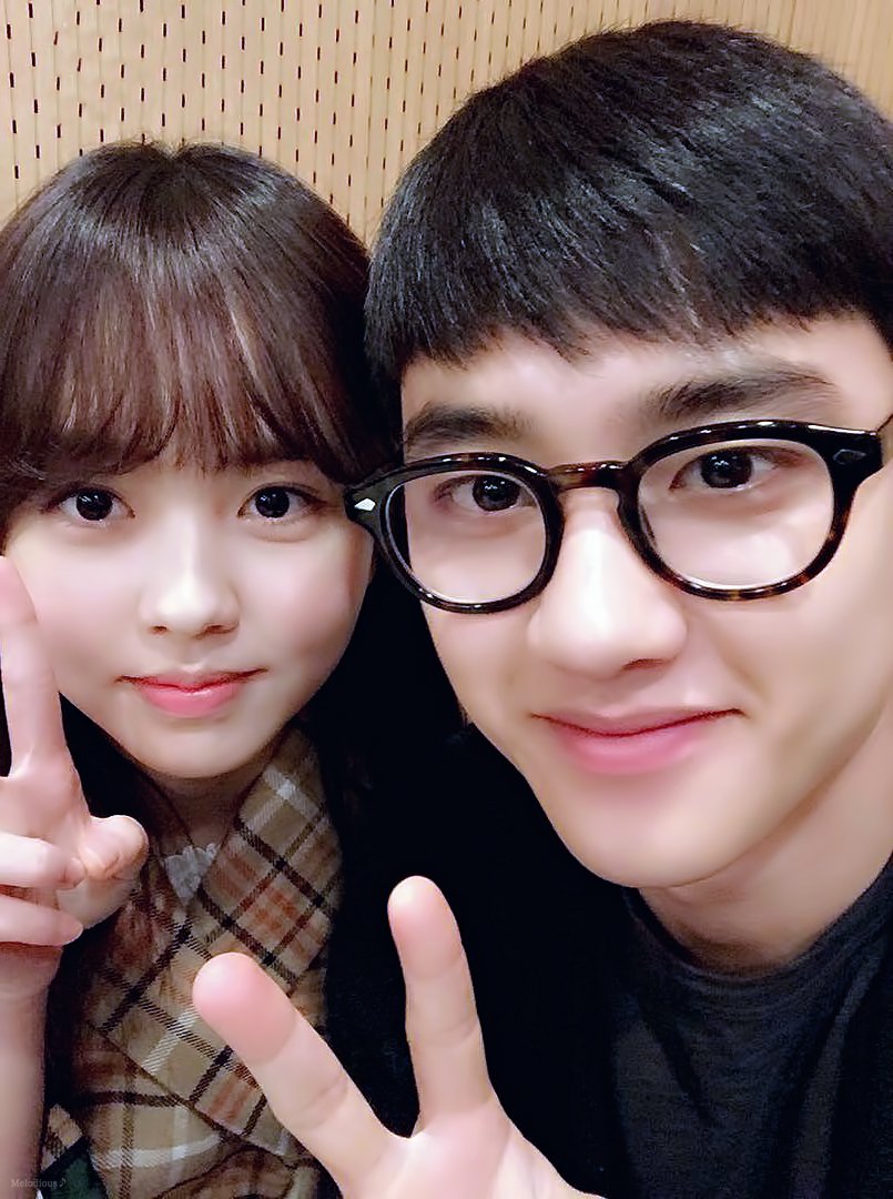 DOKYUNGNIE93's tweet photo. I love it when kyungsoo take a selca with a female he doesn't show any awkward sign at all..Kyungsoo such a sweet heart 😍 https://t.co/pRW3fbP3fZ