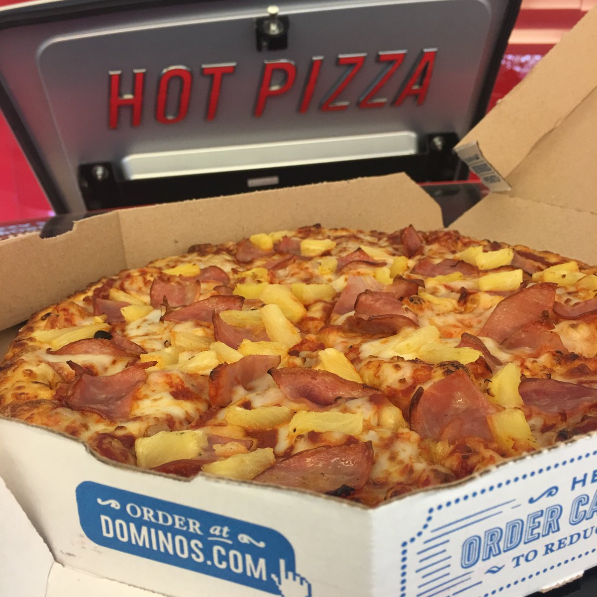 dominos's tweet photo. Are people STILL arguing if pineapples go on pizza?!
RT if you're pro-pineapple 🍍, FAVORITE if you're against pineapple on 🍕! https://t.co/9yyv8sKLwI