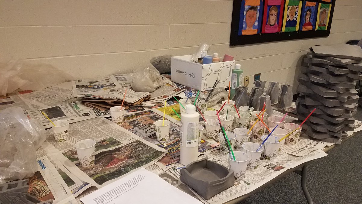 Getting set up at <a href="/Uspiritus/">Empresa Universal Sancti Spíritus</a> for the last day of the Suzy Hatcher Pottery session. Going to be fun!