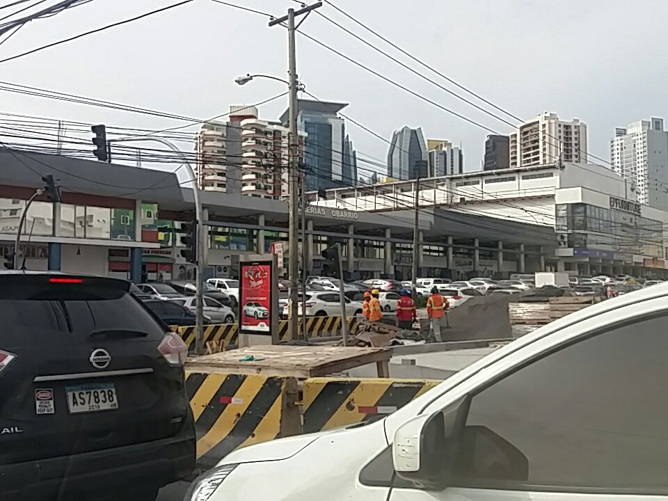 NatalyIsabel4's tweet photo. @ATTTPanama @MOPdePanama hasta cuando con la falta de organización. Tienen q hacer todos los trabajos juntos en la via españa? https://t.co/6GJMgGWItL
