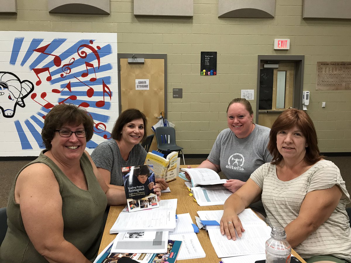 MichelleCPicard's tweet photo. Teams planning with energy @LCPSFarmwell @TCRWP #lcpsri2017 @kw625 https://t.co/8fKnAApwzb