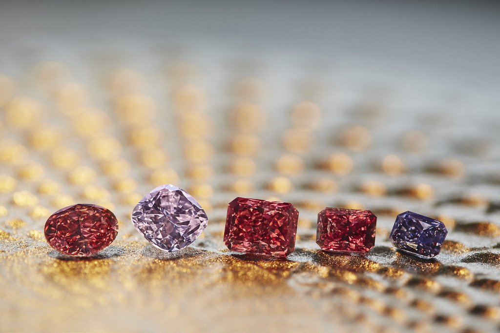Loupey's tweet photo. What's with this red diamond? https://t.co/HOXVlgyBT5 https://t.co/DTndkXbMAB
