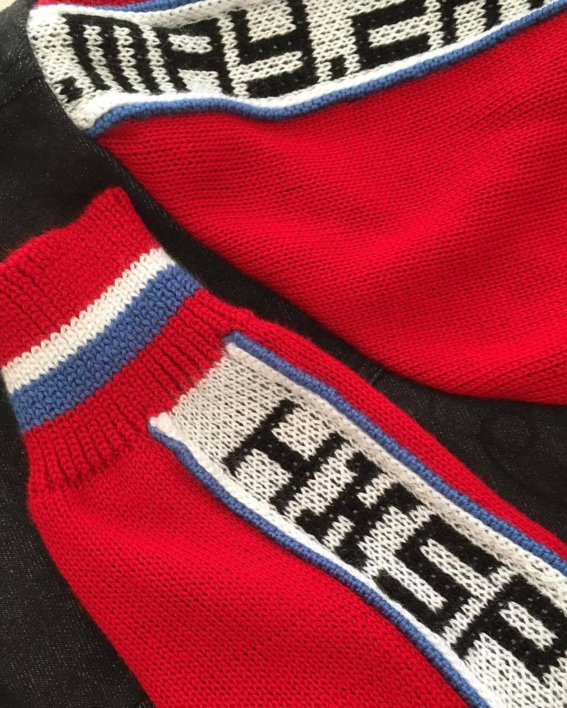 Senyor_Pablo's tweet photo. #hxsp2k17 #rojo #red #azul #blau #blanco #bianco #negro #schwarz #algodon #perlè #cotton #knittedchamarras #doesbu… https://t.co/R5crC1kFP0 https://t.co/Pcn0Yg5VGq