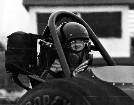 Miniman1983's tweet photo. My idea over the halo #crap, with a head #protector. Give me a chance I'll #design it #f1 https://t.co/ht9tjex6aO
