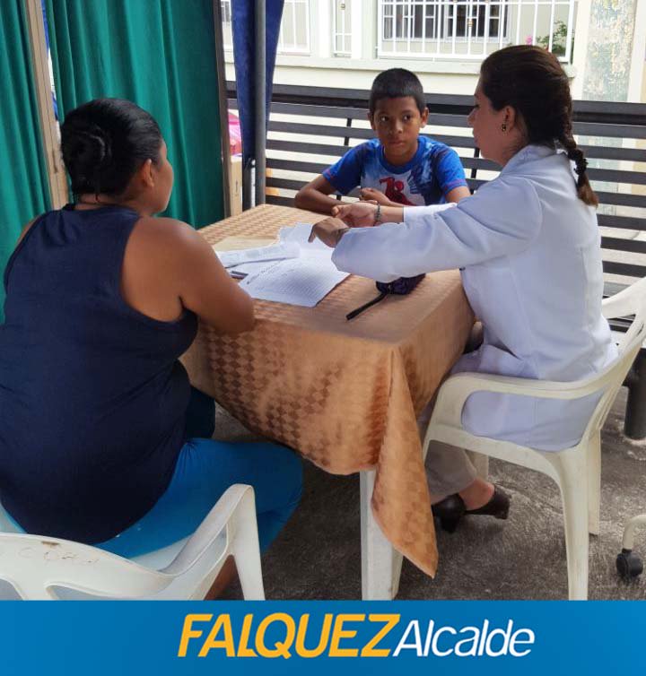 RedSaludMachala's tweet photo. Más de 300 pacientes fueron atendidos de forma gratuita en el barrio "Amazonas" como parte de la Gran Minga Porteña, Juntos nada nos detiene https://t.co/hFSmZgbOVU