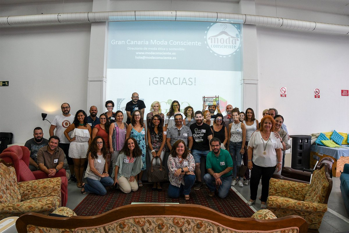 Foto de familia del 14º <a href="/GreenDrinksGC/">Green Drinks GC</a> sobre modaconsciente.es #NosHacemosUnNemeSys #CharlasNMS #GarajeNMS #ModaConsciente
