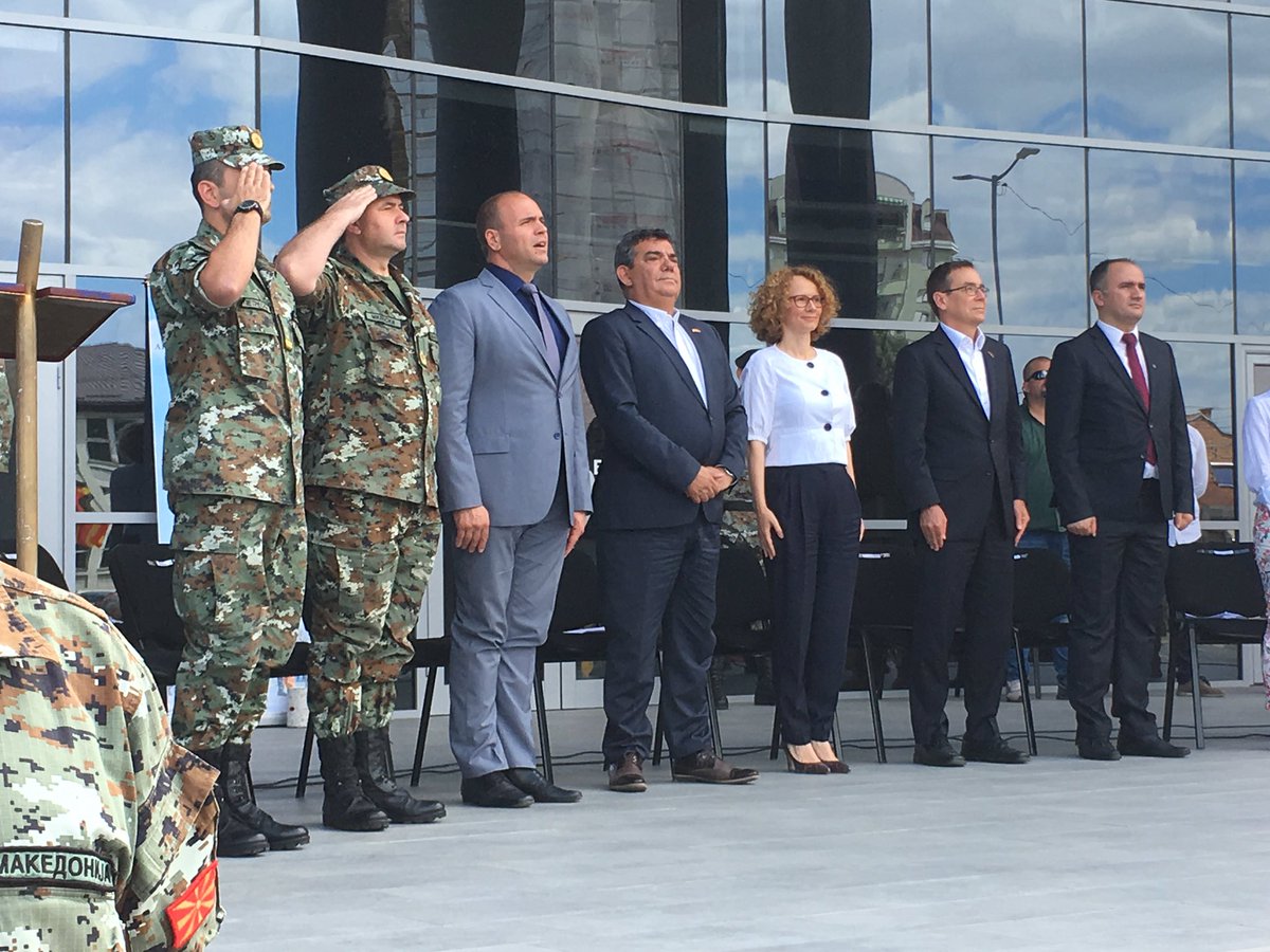 Sekerinska's tweet photo. Потврдено партнерство помеѓу #АРМ и @USArmyEurope.Започна вежбата #DragoonGuardian 17. Ја зајакнуваме довербата, ги подигнуваме стандардите. https://t.co/LUHElmAsYA