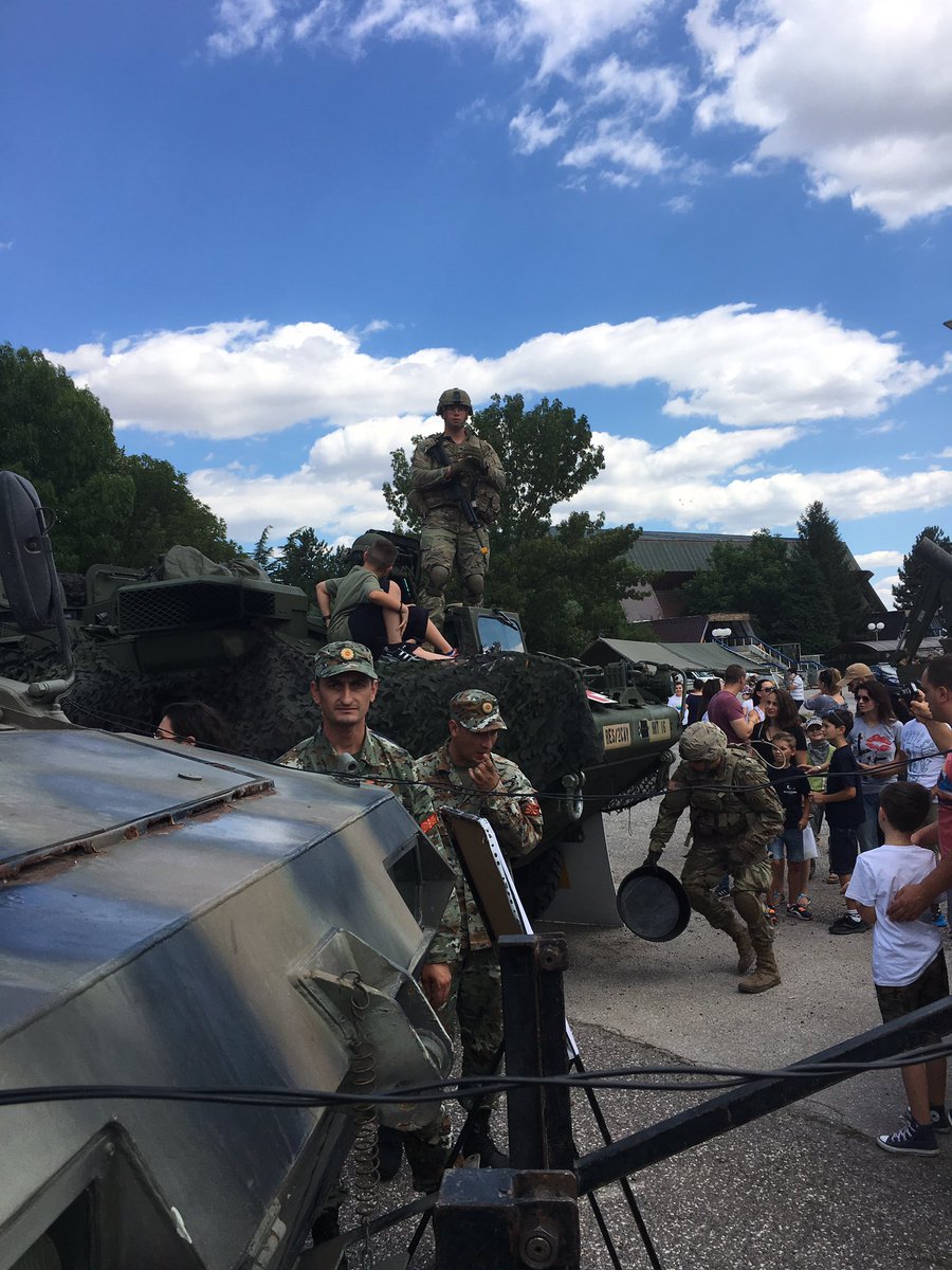Sekerinska's tweet photo. Потврдено партнерство помеѓу #АРМ и @USArmyEurope.Започна вежбата #DragoonGuardian 17. Ја зајакнуваме довербата, ги подигнуваме стандардите. https://t.co/LUHElmAsYA
