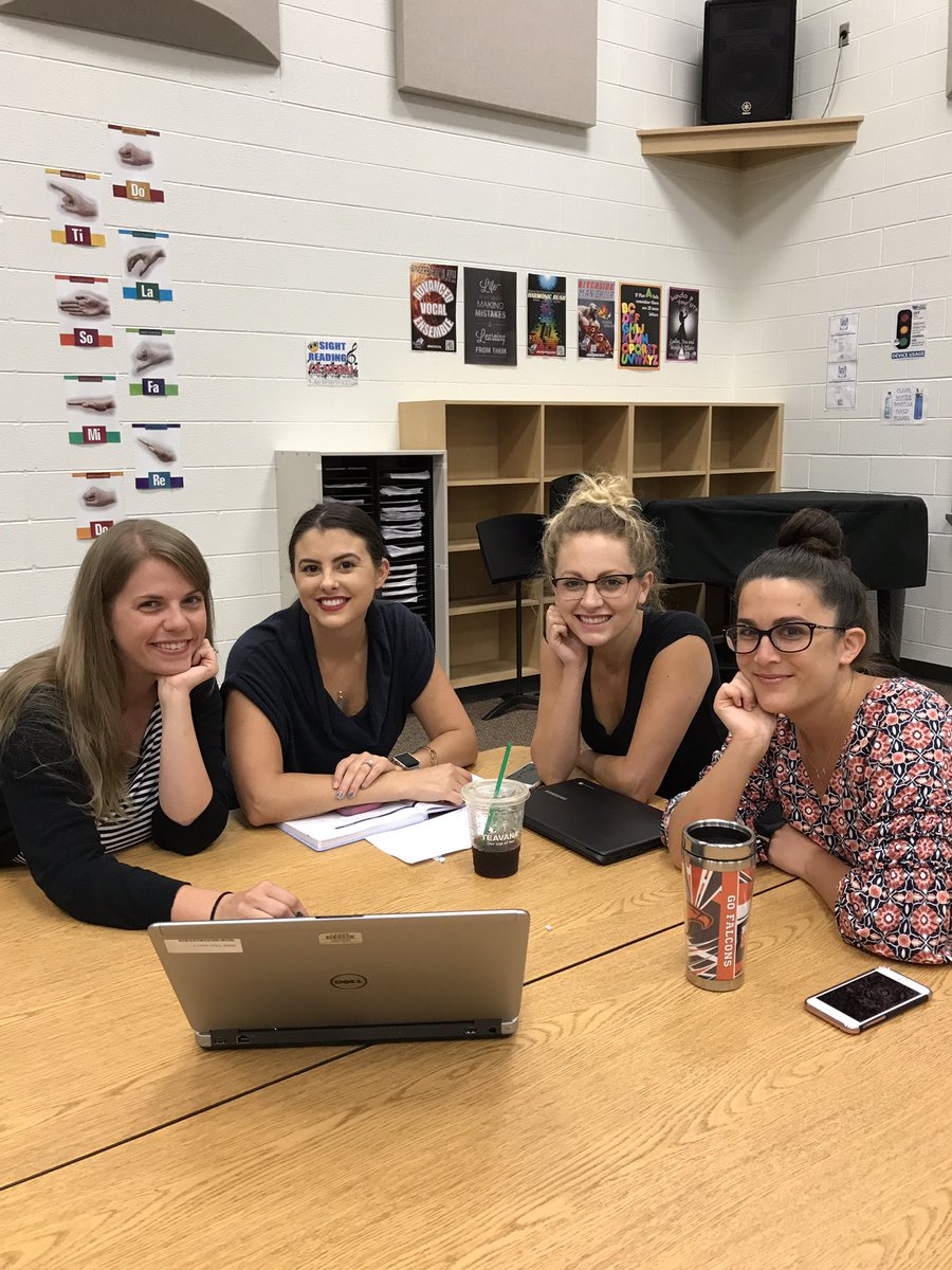MichelleCPicard's tweet photo. 21st century teachers @RBMS_Official planning readers' workshop #lcpsri2017 https://t.co/RkdAuKBJEo