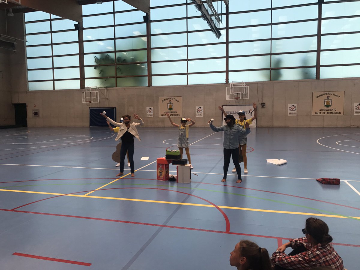 Mutilbasket's tweet photo. 🌞🏀 #CampusMB
¡¡TU CARA ME SUENA!!
Ya estamos disfrutando de la gala

#WeAreMutilbasket #TCMSkids https://t.co/u1R07cubcG