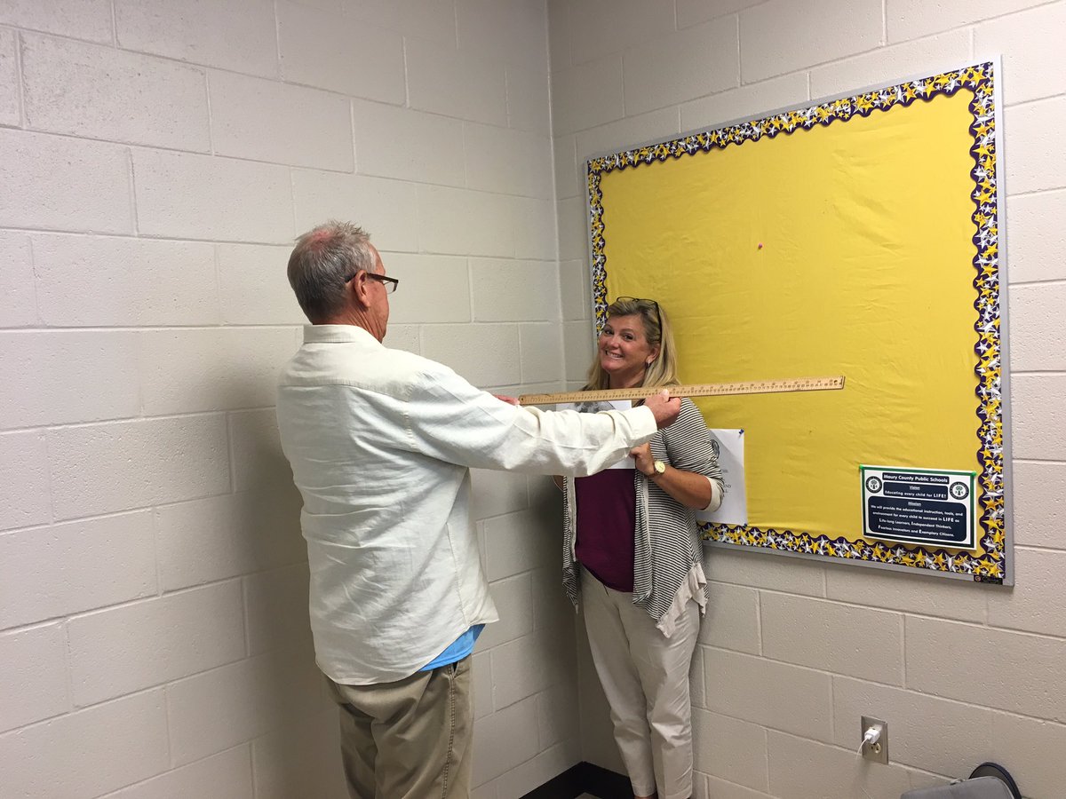 mrskfirsties's tweet photo. Solar Eclipse Experts! @julieatidwell @LauraSandrell #MPEStigers #TheMount https://t.co/zSHQkt2g1E