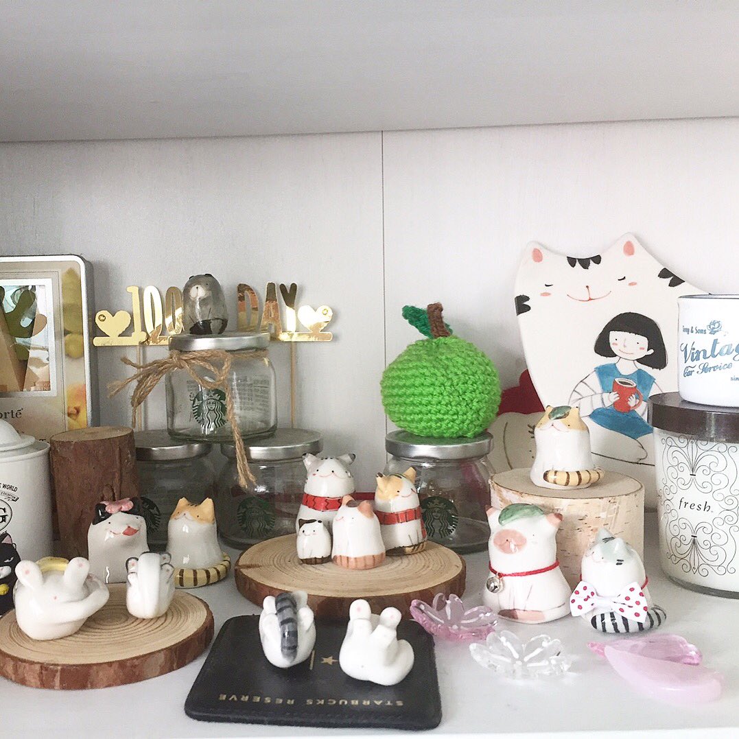 yo_arum's tweet photo. 예쁨받고 잘 살고 있으니까 다행이야❤️
내 고양이들😺
#마린스노우 #고양이인형 #고양이 #도자기 https://t.co/fMJP9Zm2KS