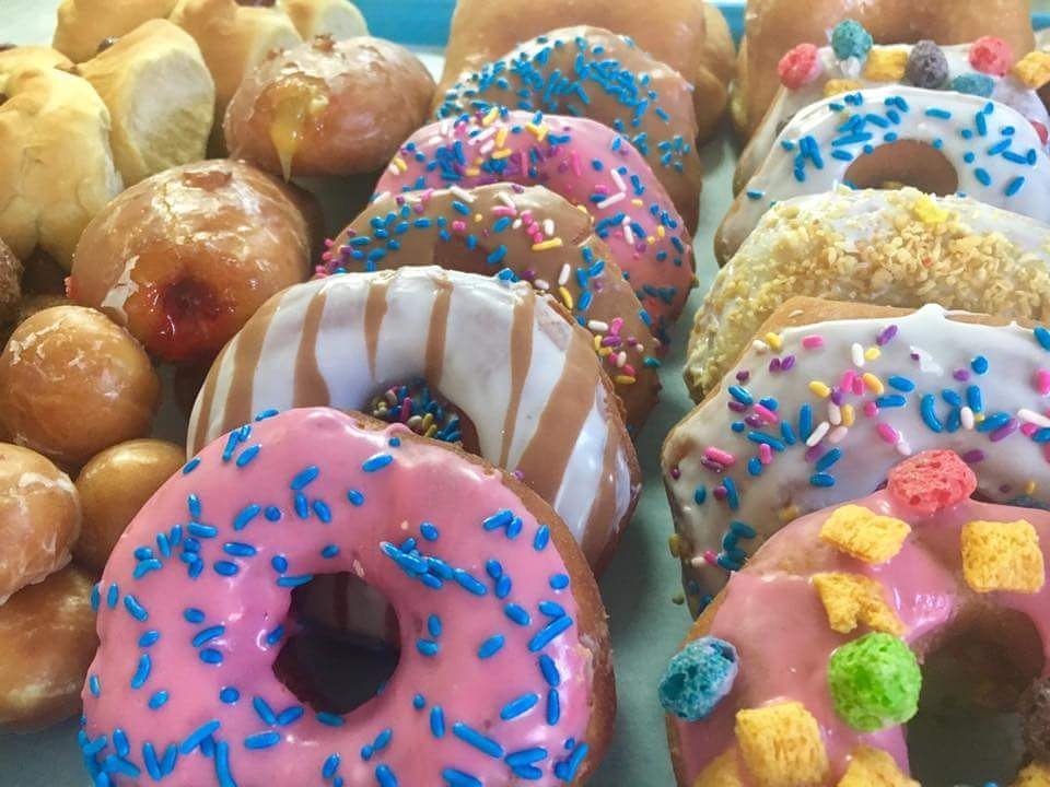 DixieCream_SM's tweet photo. IT'S FRIDAY!!! Swing by our super-fast drive thru and get some of these beautiful creations! #dixiecream #donuts #smtx #txst https://t.co/wYr3UJU7fe
