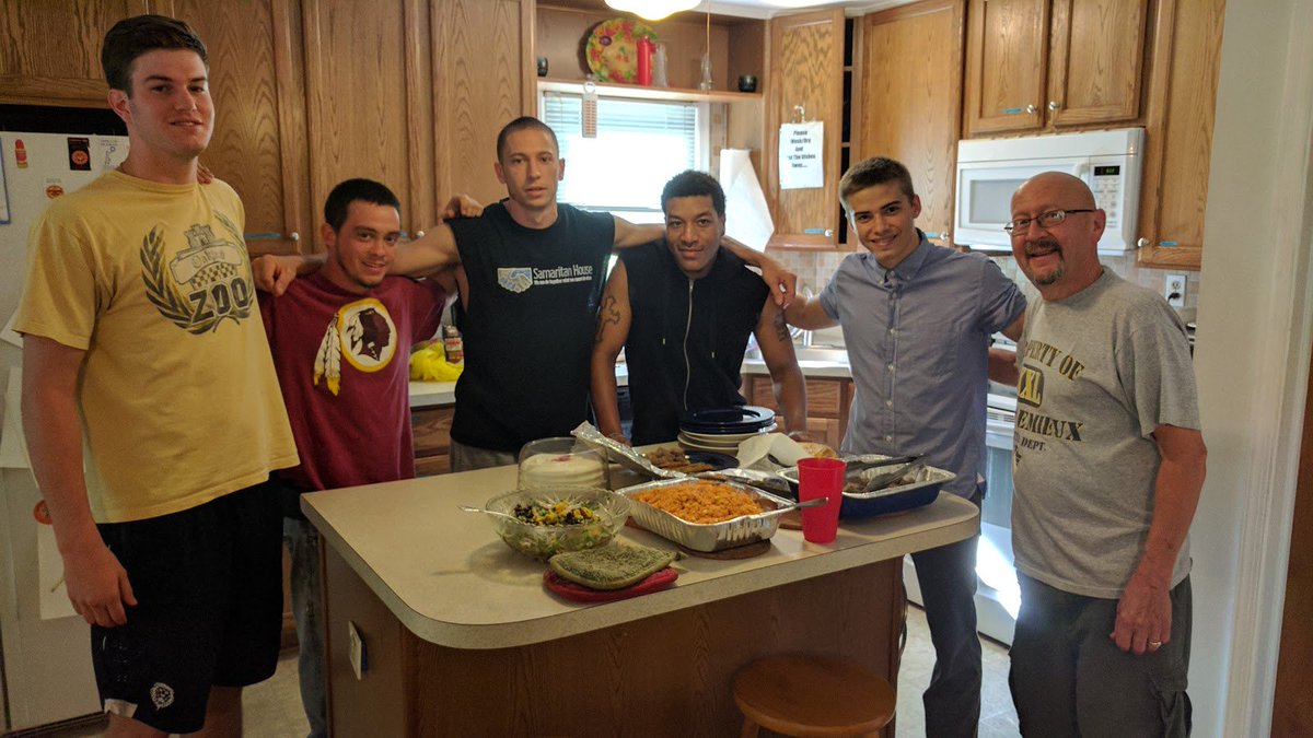 NicksPlace00's tweet photo. John finished his cooking class with Joey D! Great job, John! #wedorecover #recoveryhome https://t.co/fXIFQE5zJO