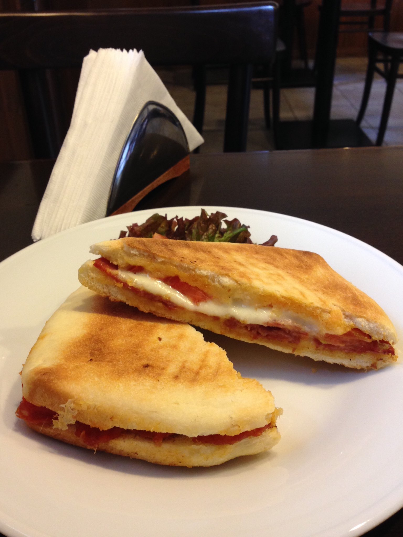 お食事男子 Maggiore パニーニホットサンド イタリア人のご主人が作る本格パニーノ スパイシーサラミにモッツァレラ トロけてのび るモッツァレラ Buono って心の中で叫びました イタリア サンド 名古屋 千種区 今池 マッジョーレ T Co