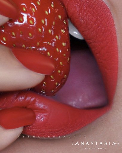 ABHcosmetics's tweet photo. Favorite fruit, favorite #ABHLiquidLipstick 🍓 🍓 STRAWBERRY🍓 🍓 

#ABHLips #AnastasiaBeverlyHills https://t.co/M6GeIUFAjX