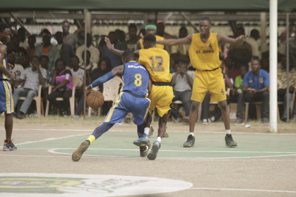 hyperactive_gh's tweet photo. Agyapong of Opoku Ware School a key player and the fans favourite at #SpriteBall10 🏀🏀
#SpriteBall11 https://t.co/lQU5HCRw6T